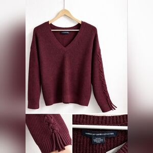 American Eagle Outfitters V-Neck Sweater in Burgundy
